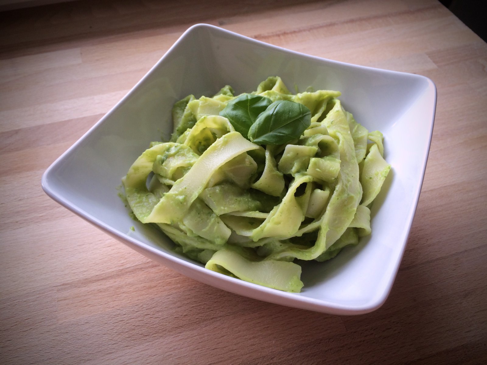 Pappardelle al pesto di avocado