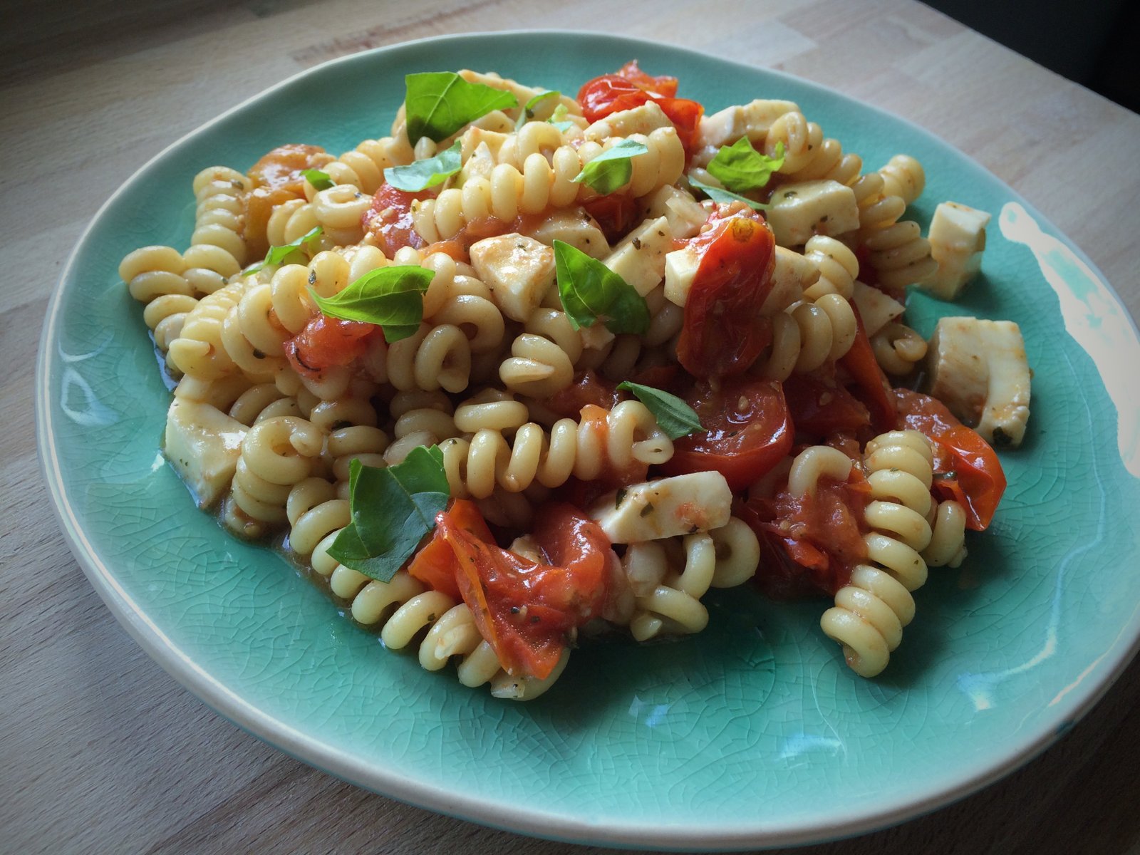 Fusilli bucati alla caprese