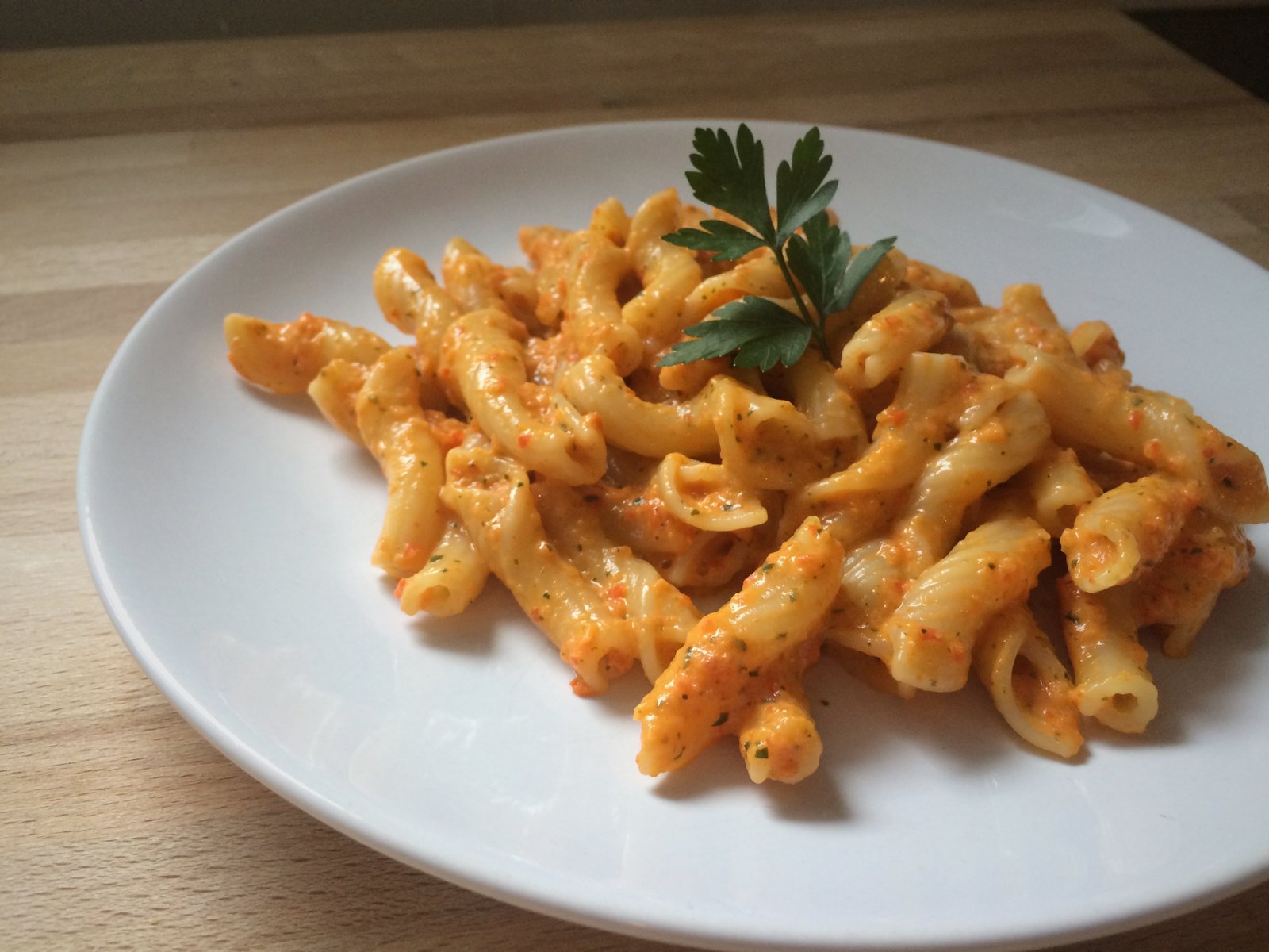 Penne ricce con crema di peperoni